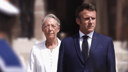 Politique : comment Elisabeth Borne a-t-elle sauvé sa place à Matignon ?
              Après des semaines de tergiversation, Emmanuel Macron a reconduit la Première ministre à Matignon. La nouvelle a été annoncée par un simple texto, envoyé lundi 17 juillet aux rédactions.