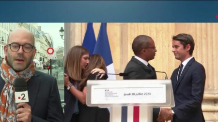 Remaniement : premier Conseil des ministres pour le nouveau gouvernement
                  Le troisième gouvernement Borne a été annoncé, jeudi 20 juillet. Une allocution du chef de l’État est attendue, vendredi 21 juillet, avant le Conseil des ministres.