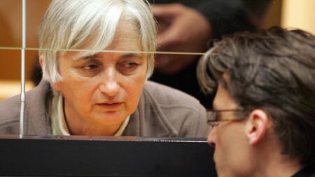 Disparition d'Estelle Mouzin : Monique Olivier sera jugée aux assises des Hauts-de-Seine en novembre
              Le parquet de Nanterre indique l'ex-épouse du tueur en série Michel Fourniret comparaîtra à partir du 27 novembre.