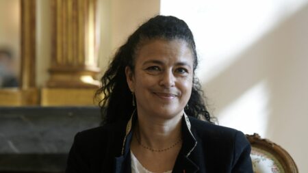Loiret : la préfète Régine Engström renvoyée devant le tribunal correctionnel pour prise illégale d'intérêts
              La préfète est soupçonnée d'avoir soutenu son ancien employeur lors d'une demande de classement au registre des monuments historiques d'une caserne de Montargis.