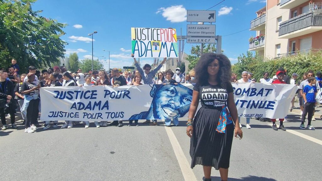 Recours contre l'interdiction de la marche pour Adama Traoré : "J'espère que le tribunal prendra la meilleure des décisions", réagit Assa Traoré
                  En interdisant la marche annuelle en mémoire d'Adama Traoré à Persan-Beaumont (Val-d'Oise), la préfecture jette "de l'huile sur le feu", estime sa soeur, Assa, qui a déposé un recours au tribunal administratif contre la décision.