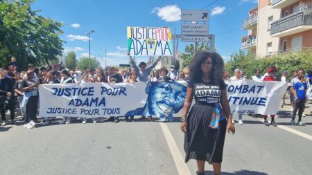 Recours contre l'interdiction de la marche pour Adama Traoré : "J'espère que le tribunal prendra la meilleure des décisions", réagit Assa Traoré
                  En interdisant la marche annuelle en mémoire d'Adama Traoré à Persan-Beaumont (Val-d'Oise), la préfecture jette "de l'huile sur le feu", estime sa soeur, Assa, qui a déposé un recours au tribunal administratif contre la décision.