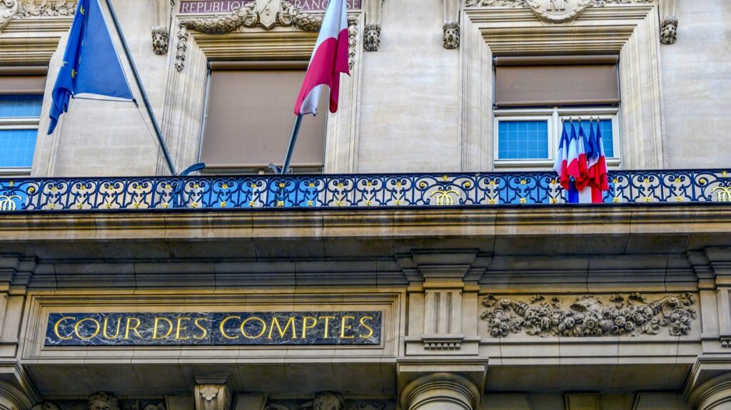 La Cour des comptes pointe des recours "inappropriés" aux cabinets de conseil et appelle l'Etat à "mieux maitriser" cette pratique
                  Dans le rapport publié lundi, elle estime que le recours aux consultants privés a eu tendance à devenir une "solution de facilité".