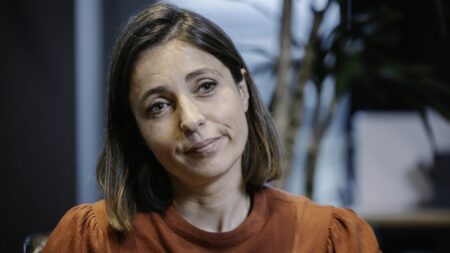 Remaniement : la CGT "constate qu'Emmanuel Macron n'arrive pas à se trouver d'autre Première ministre"
              Alors qu'un remaniement doit être annoncé ce jeudi après-midi, Elisabeth Borne a été confirmée dès ce lundi. Pour la CGT, si le chef de l'État ne trouve pas d'autre Première ministre, c'est le symbole de "l'impasse dans laquelle il s'est enfermé avec son acharnement à vouloir passer en force sur cette réforme" des retraites.