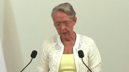 Gouvernement : quelle sera l’ampleur du remaniement ?
                  Élisabeth Borne reste à Matignon. La Première ministre va devoir remanier son gouvernement. Tous les ministres, y compris ceux en sursis, sont invités à dîner avec leur conjoint, mardi 18 juillet.