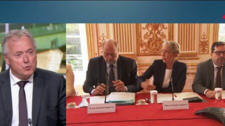 Gouvernement : un remaniement pour affronter une rentrée qui s’annonce difficile
              L’exécutif cherche à se doter d’un équipage paré pour le gros temps, alors que la rentrée pourrait être tempétueuse.