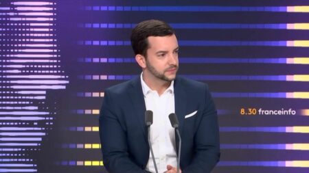 Gouvernement : le RN Jean-Philippe Tanguy raille "un remaniement de fin de règne"
                  Après le remaniement qui a eu lieu ce jeudi, Jean-Philippe Tanguy, le président délégué du groupe Rassemblement National à l'Assemblée estime que "si le président de la République pense relancer son gouvernement avec ces quelques changements vraiment très superficiels, il ne se passera pas grand chose".