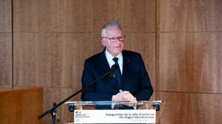 Rémy Heitz nommé procureur général près la Cour de cassation pour succéder à François Molins
              Ancien procureur de Paris et ancien directeur des affaires criminelles et des grâces, le magistrat aura notamment à gérer l'éventuel renvoi du garde des Sceaux, Eric Dupond-Moretti.