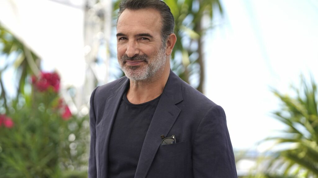 Mondial de rugby 2023 : l'acteur Jean Dujardin sera aux manettes de la cérémonie d'ouverture
              L'acteur interprétera l'un des rôles principaux de cette cérémonie, avec l'acteur Philippe Lachaud, le chef Guy Savoy et la danseuse étoile Alice Renavand.