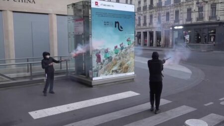 Violences après la mort de Nahel : faut-il sanctionner financièrement les parents ?
              Les violences, qui ont suivi la mort du jeune Nahel, ont été commises, en partie par des mineurs. Le président de la République s’est dit favorable à une évolution de la loi pour venir sanctionner leurs parents.