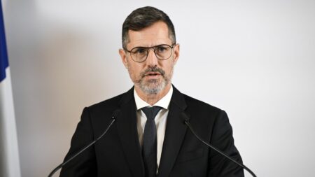 Mineurs délinquants : "Il faut un impact sur le portefeuille des parents, c'est la seule méthode pour qu'ils comprennent", estime le maire de Valence
              Le président de la République envisage de sanctionner financièrement les familles des mineurs auteurs de troubles dans les quartiers.
