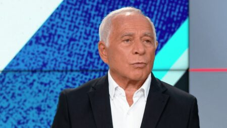 Politique : émeutes après la mort de Nahel, maintien de l’ordre, élus pris à partie... Le sénateur François Patriat s’exprime sur la situation tendue actuelle
              L’émission "Dimanche en politique" du 2 juillet reçoit François Patriat, président des sénateurs macronistes et sénateur de Côte-d'Or. Il est invité à s’exprimer sur des débats concernant le maintien de l’ordre et le rôle de la police. Des sujets qui font écho dans les tribunes de l’Assemblée nationale et du Sénat suite à la mort du jeune Nahel.