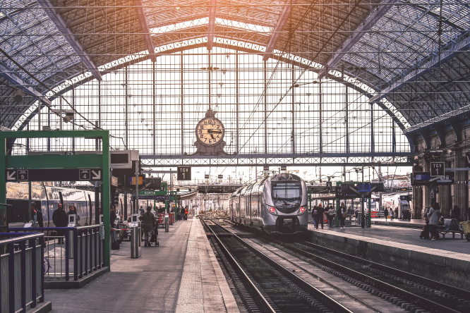 Tous à bord !  Des milliers de billets de train français à prix réduit mis en vente