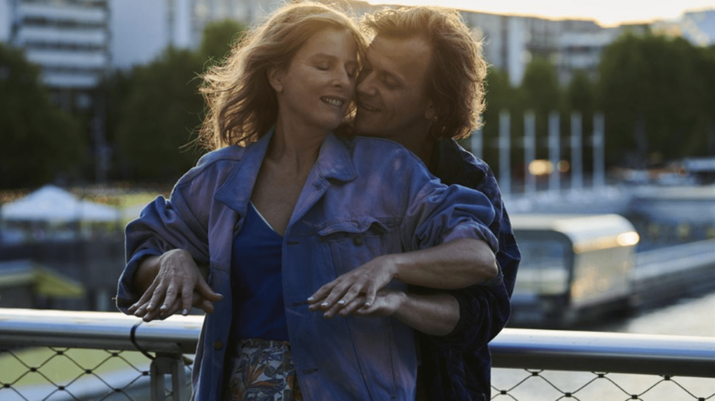 Cinéma : le film "Une Nuit", le récit d’une soirée d’errance romantique dans Paris
              Le film "Une Nuit", réalisé par Alex Lutz, sort en salles mercredi 5 juillet. Il retrace la rencontre d’Aymeric et de Nathalie, deux personnes que tout oppose, mais qui vont finalement devenir complice.