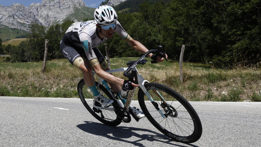 Vingeard conserve la tête du Tour alors que Poels gagne dans les Alpes