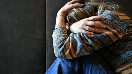 Témoignage



  

  
  


      


      

      Violences : frappée par son conjoint, Amanda déplore une condamnation digne d’une "infraction au code de la route", en raison d’une relation trop récente
              Après avoir été frappée par un homme qu'elle fréquentait depuis un mois, Amanda s'est tournée vers la justice. Le tribunal n'a pas reconnu la circonstance aggravante de "violence sur concubin" et l'agresseur a été condamné à verser une amende de 1 000 euros.
