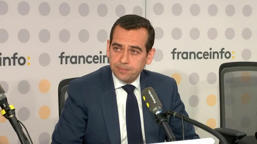 Violences urbaines : "Il y avait des enfants très jeunes de 13 ans" dans les salles d'audiences "ce qui est très frappant", observe le président du tribunal de Bobigny
              Après les violences urbaines de ces derniers jours, le tribunal de Bobigny, le deuxième de France, fait face à un "doublement, voire un triplement" du nombre d'audiences spéciales de comparutions immédiates, détaille ce mercredi le président de ce tribunal.