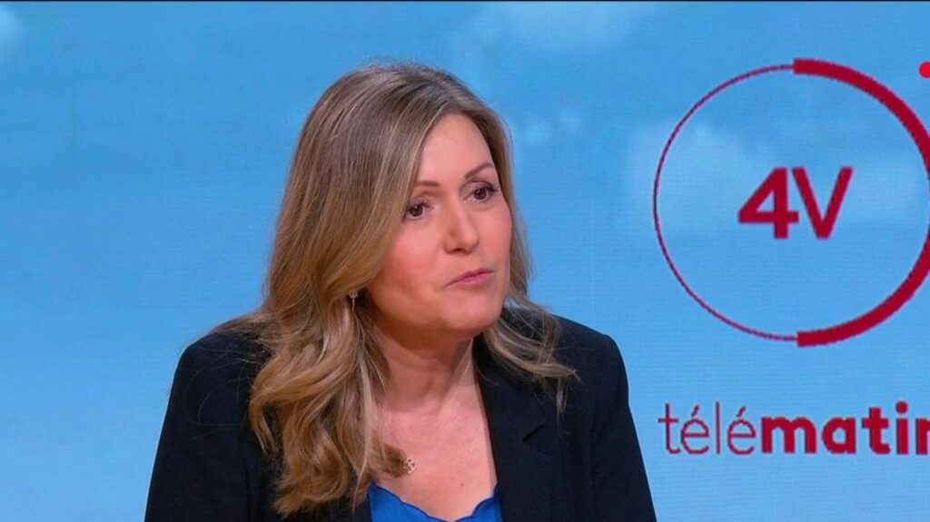 Violences urbaines : pour Yaël Braun-Pivet, Jean-Luc Mélenchon est "bien sûr" un pompier pyromane qui "se nourrit du chaos"
                  Yaël Braun-Pivet, présidente de l’Assemblée nationale, était l’invité des "4 Vérités" de France 2, lundi 3 juillet.