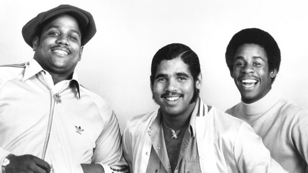 Les pionniers du rap Sugar Hill Gang (LR Big Bank Hank, Wonder Mike et Master G) posent pour un portrait vers 1979.