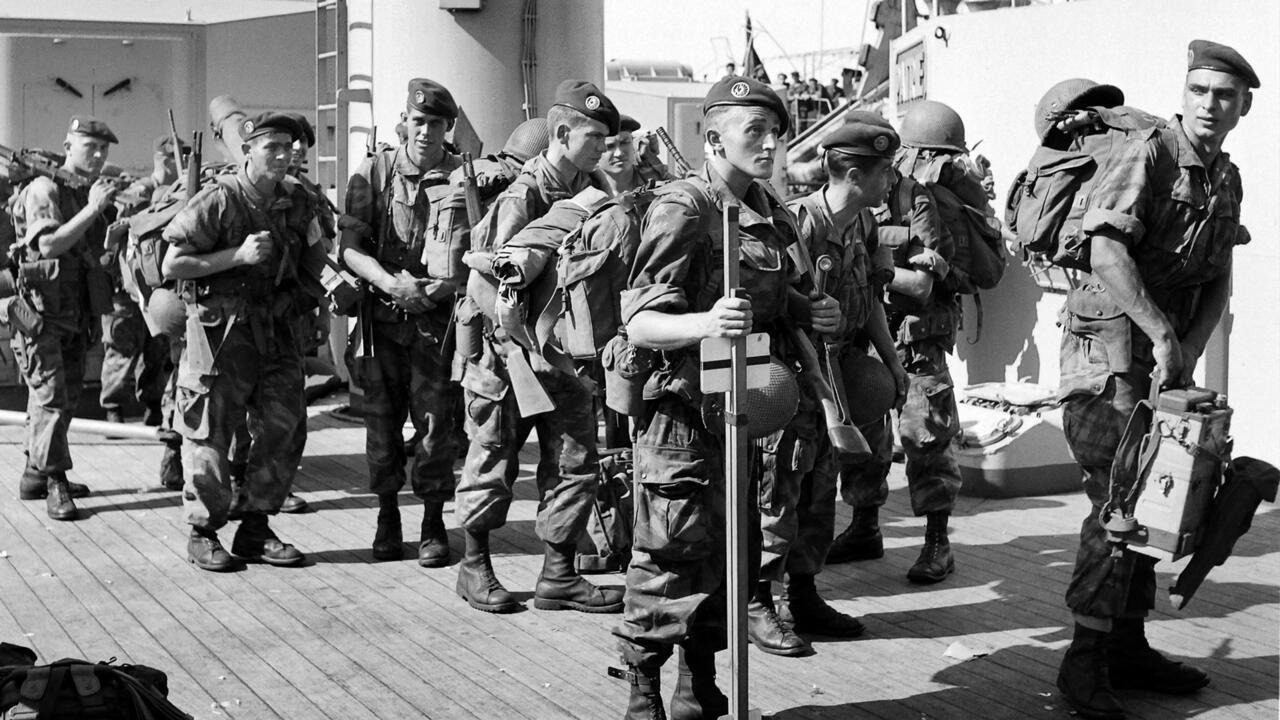 Le 4 novembre, les troupes anglo-françaises débarquent à Port Fouad, près de Port-Saïd.