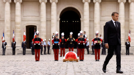 La France rend hommage au général Georgelin, qui a dirigé la reconstruction de Notre-Dame