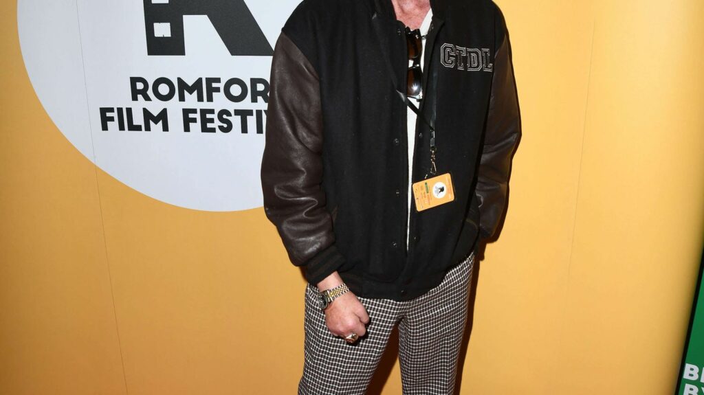 L'acteur Darren Kent, connu pour ses rôles dans "Shameless" et "Game of thrones", est mort à 39 ans
                  Le comédien et réalisateur britannique s'est éteint paisiblement, vendredi 11 août, entouré par ses proches. Les causes de son décès n'ont pas encore été précisées.