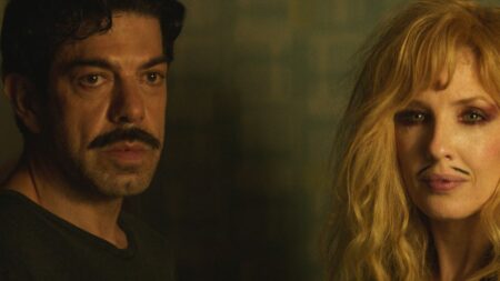 "Les Promesses" : Amanda Sthers revisite l'amour à contretemps en adaptant son roman homonyme au cinéma
              Sandro et Laura, les personnages principaux, du dernier film de l'écrivaine Amanda Sthers s'aiment. Mais l'amour ne suffit pas, surtout si le temps s'en mêle. "Les Promesses" est à découvrir au cinéma le 9 août 2023.
