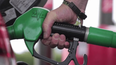 Vidéo



  

  
  


      


      

      Carburants : les prix vont continuer à augmenter au mois d'août
              Partir en vacances au mois de juillet était sûrement la meilleure solution. Le prix du carburant repart à la hausse en ce mois d’août, et ce n'est sûrement que le début.