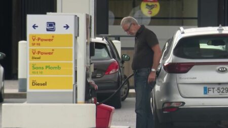 Carburant : les prix à la pompe ont augmenté en août
              Pendant les vacances, mieux vaut partir en juillet qu’en août lorsque l’on est véhiculé. En effet, les prix à la pompe ont augmenté en trois semaines.