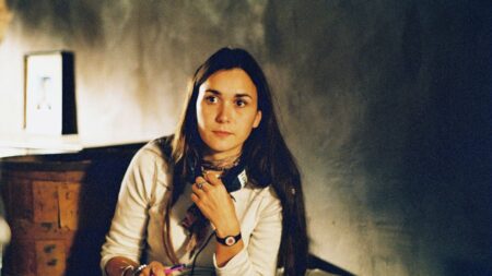 La cinéaste Éléonore Faucher, récompensée à Cannes pour son film "Brodeuses", est morte
              La réalisatrice et scénariste - primée à Cannes et à Deauville - s'est éteinte dimanche. Elle était la réalisatrice de "Gamines" et de "Brodeuses", longs-métrages salués par la critique et le public. Elle avait 50 ans.