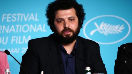 Condamnation du cinéaste iranien Saeed Roustaee : "On veut faire taire la voix du jeune cinéma iranien", dénonce Thierry Frémaux
              Le régime iranien a condamné le réalisateur Saeed Roustaee pour avoir projeté son film "Leïla et ses frères" au Festival de Cannes de 2022. "Aux yeux du gouvernement iranien, tous les artistes sont coupables dès lors qu'ils ont du succès à l'étranger", estime Thierry Frémaux, le délégué général du festival.