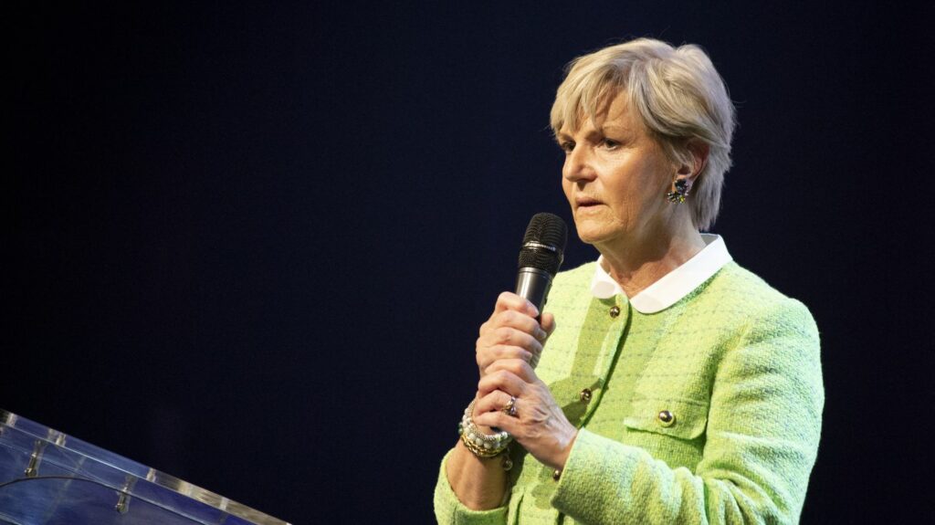 L'eurodéputée française Véronique Trillet-Lenoir est morte à l'âge de 66 ans
                  Le président du groupe Renew Europe, Stéphane Séjourné, rend hommage à un "modèle d'intégrité", qui avait fait "de la santé des Européens et de notre sécurité sanitaire son combat".