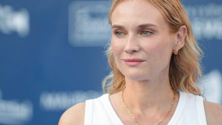 "Les studios américains sont radins", estime l'actrice Diane Kruger à propos de la grève à Hollywood
                  L'actrice germano-américaine qui s'exprime dans un français parfait, estime que comparée à Hollywood, la France est une sorte de bulle où les acteurs sont mieux traités.