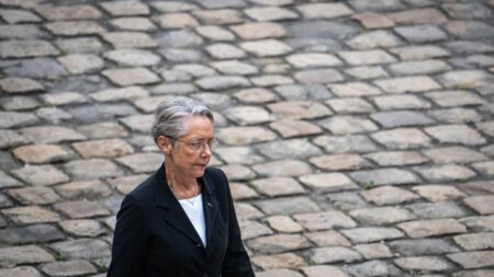 Elisabeth Borne à Tourcoing ce dimanche pour la réunion de rentrée de Gérald Darmanin Elisabeth Borne se rend dimanche à Tourcoing à la réunion de rentrée de Gérald Darmanin
La Première ministre Elisabeth Borne sera ce dimanche à Tourcoing pour la réunion de rentrée politique du ministre de l'Intérieur Gérald Darmanin. La cheffe du gouvernement doit s'exprimer en clôture de l'évènement.