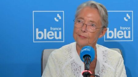 Elisabeth Borne sur Gérald Darmanin 2027 Présidentielle: ‘C’est bien loin’, dit la Première Ministre sur France Bleu "2027, c'est bien loin" répond Elisabeth Borne sur Gérald Darmanin
La Première ministre était l'invitée de France Bleu, mercredi. Elle a notamment été interrogée sur son ministre de l'Intérieur, qui s'est projeté sur la prochaine élection présidentielle et organise dimanche sa rentrée politique à Tourcoing.