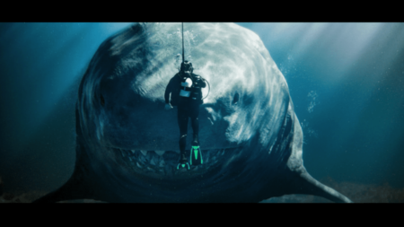 Cinéma : le thème des requins de retour en salles avec la sortie du film "En eaux (très) troubles"
                  Le long-métrage "En eaux (très) troubles", est sorti en salles mercredi 2 août. Il raconte l’histoire de deux chercheurs partis explorer les fonds marins et qui se retrouvent confrontés à des requins géants et préhistoriques.