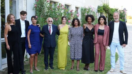 Le festival du film francophone d'Angoulême s'est ouvert avec un hommage à Jean-Luc Godard
                  En ouverture du festival, ce mardi, les organisateurs ont projeté un extrait du "Mépris", l'un des longs-métrages les plus célèbres du réalisateur franco-suisse, décédé il y a un peu mois d'un an.