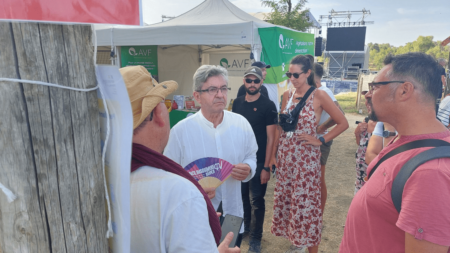 France Insoumise : loin des polémiques à ses universités d’été, espère tourner la page "On ne veut jamais nous parler du fond !" : à ses universités d'été, la France insoumise veut se montrer loin des polémiques
L'université d'été de LFI se poursuit, dans la Drôme. Au-delà des tensions au sein de la Nupes, les "insoumis" espèrent tourner la page des controverses.