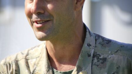 Général italien publie livre raciste et homophobe, crée division dans camp de Giorgia Meloni Italie : le livre d'un général italien, ouvertement raciste et homophobe, divise le camp de Giorgia Meloni
Dans ce livre paru début août, en tête des ventes sur Amazon Italie, le général Roberto Vannacci enchaîne les propos racistes et homophobes. Il a été démis de ses fonctions et une partie de la droite radicale le défend.