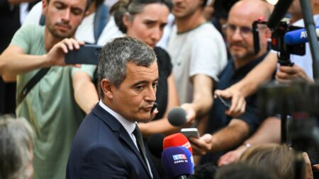 Gérald Darmanin à Nîmes: Annonces satisfaisantes pour élus locaux après fusillade Nîmes : les élus locaux satisfaits des annonces de Gérald Darmanin
Après la double fusillade qui a eu lieu cette semaine, le ministre de l'Intérieur s'est rendu à Nîmes pour s'entretenir avec les élus locaux, plutôt favorables à ses annonces.