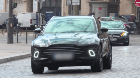 Automobile : vers une plus grande taxation des voitures lourdes ?
              Plus la voiture est lourde, plus le malus le sera. Le gouvernement réfléchit à taxer un peu plus les véhicules les plus polluants. Une mesure qui pourrait être intégrée au prochain budget, prévu à l’automne.