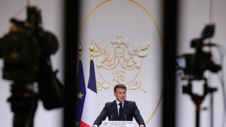 « Initiative politique d’ampleur » de Macron laisse perplexe, y compris dans sa majorité "Macron veut secouer le cocotier, mais les noix de coco ne sont pas mûres" : l'"initiative politique d'ampleur" de l'Elysée laisse perplexe, y compris dans la majorité
Dans son propre camp, le président de la République a du mal à convaincre de la pertinence de son "initiative politique d'ampleur".