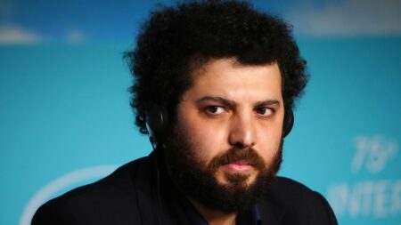 Iran : Saeed Roustaee, réalisateur de "Leïla et ses frères", condamné à six mois de prison pour avoir diffusé son film à Cannes
              Javad Norouzbeigui, producteur du long métrage, a écopé de la même peine. Les deux hommes ont été reconnus coupables de "contribuer à la propagande de l'opposition contre le système islamique" en Iran.