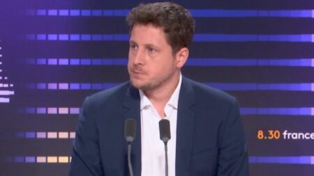 Jour du dépassement : gouvernement à l’arrêt malgré population prête, s’agace Julien Bayou, député EELV Vidéo
Jour du dépassement : "La population est prête, mais on a un gouvernement à l’arrêt", s'agace Julien Bayou, député EELV
L’humanité a consommé l’ensemble des ressources que les écosystèmes sont capables de produire en une année. "L’enjeu n’est plus d’alerter, mais de passer aux solutions", insiste le député EELV.
