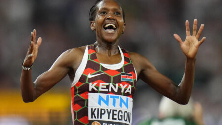 Kipyegon entre dans la légende avec le titre du 5 000 m alors que les Américains balayent les relais de sprint