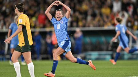 L'Angleterre impitoyable a battu l'Australie pour organiser la finale de la Coupe du monde avec l'Espagne