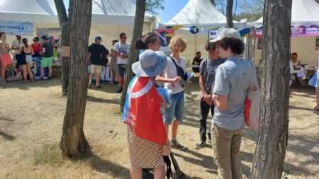 La France insoumise forme ses militants contre violences sexistes et sexuelles à Châteauneuf-sur-Isère Violences sexistes et sexuelles : La France insoumise organise des formations pour "s'améliorer sur ces questions"
Le mouvement de gauche tire les leçons du passé récent, et organise des formations à destination des militants lors de ses universités d'été, à Châteauneuf-sur-Isère près de Valence, jusqu'à dimanche.