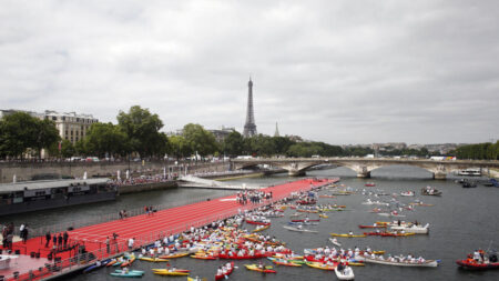 La pluie et la pollution emportent une session de formation en eau libre sur la Seine
