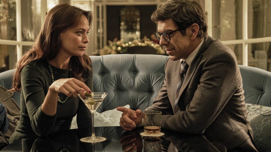 "Le Colibri" : l'Italienne Francesca Archibugi signe un film touffu, fragmenté mais efficace
              "Le Colibri" est un film ample, qui nous propulse de façon assez originale dans la vie de Marco Carrera. Une existence peuplée de drames, de secrets et de tourments.