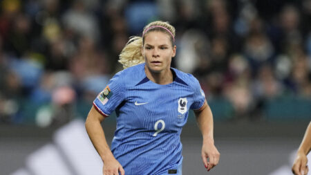 Le Sommer fait du foin alors que la France se qualifie pour les quarts de finale avec la Colombie